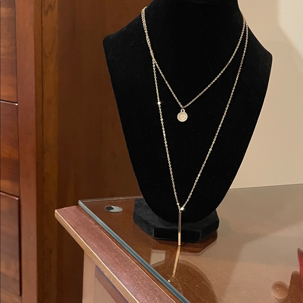 Elegant Gold Layered Necklace Set